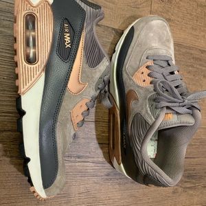 Women’s Air Max Suede Size 7